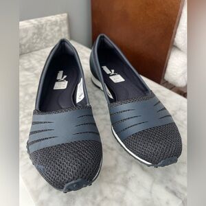 Puma women’s slip-on shoe. Size 10. Navy and white